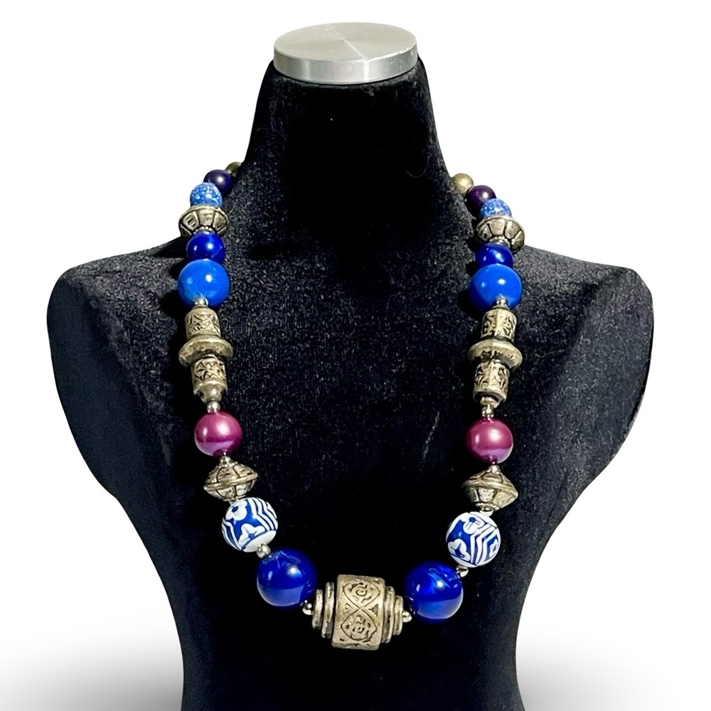 Bead Work Necklace Embossed Graduated Beads
